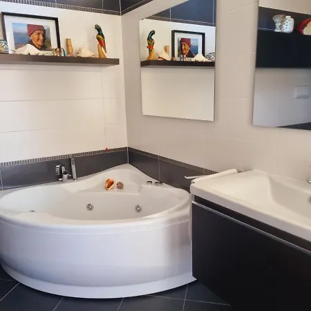 Pensión Le Carillon - Jacuzzi Con Self Check-in 3*
